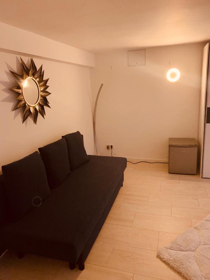 Souterrain Zimmer Mit Separatem Eingang Und Bad ดุสเซลดอร์ฟ ภายนอก รูปภาพ